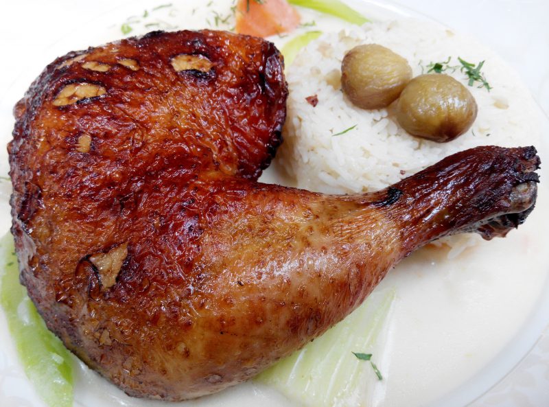 Kippenbil met ajuinsaus en boerenkoolstamppot